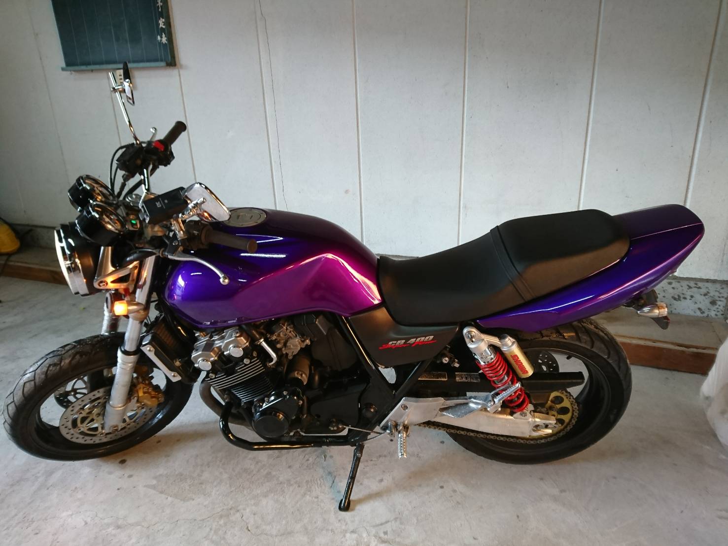 大阪の和泉市にあるXERO(ゼロ)のバイク塗装施工記事。タンクの傷やヘコミ修理のついでにオールペンはおすすめです！