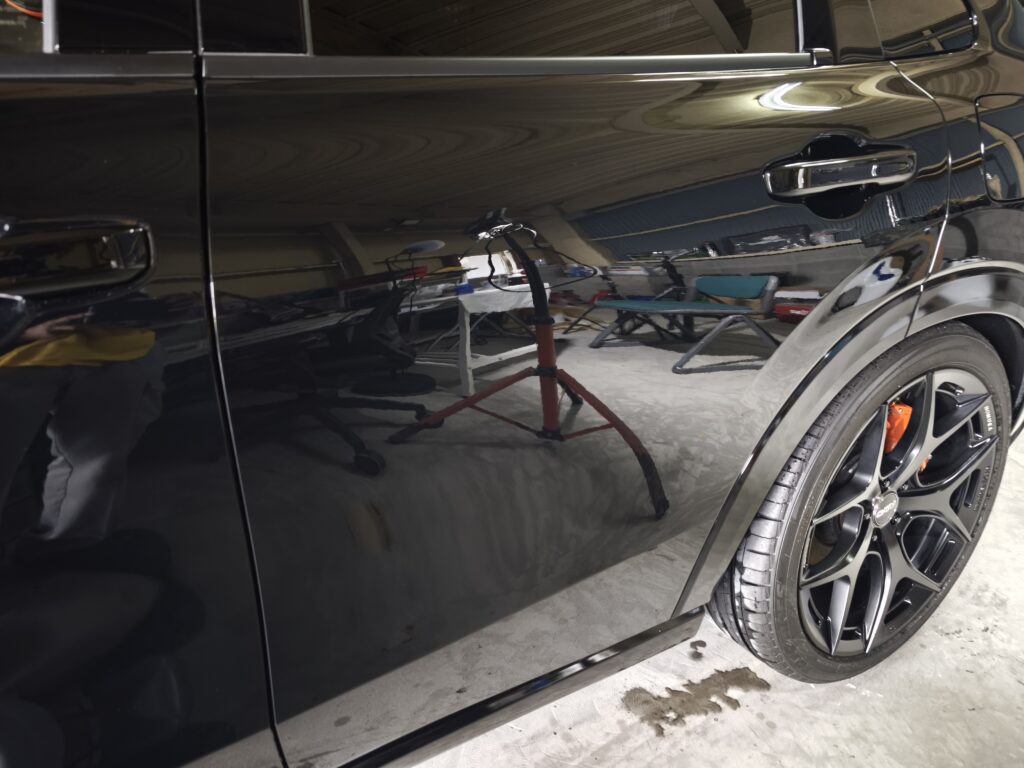 エアロやシートカバーでカスタムされたZR-V（RZ系）クリスタルブラックパールの板金塗装と磨き写真