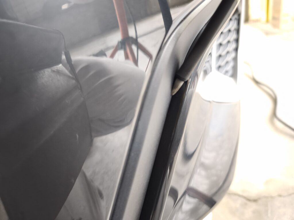 大阪和泉市で外車や国産車の板金塗装修理・保険事故修理をおこなうXEROの施工写真