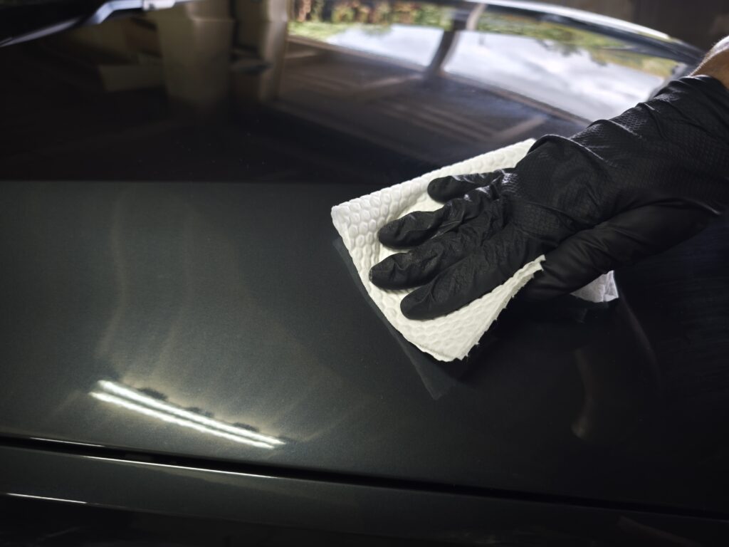 大阪和泉市で軽自動車から外車アウディやBMWの傷凹み修理をおこなうXEROの磨き写真