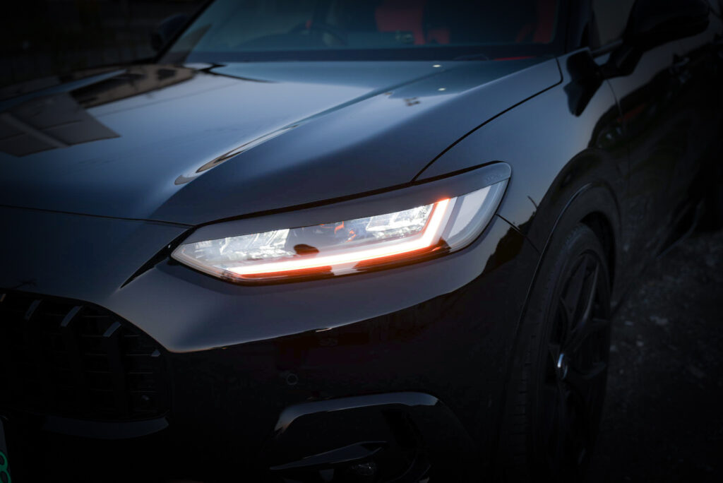 ZR-VにRZ4とRZ5専用のエアロパーツであるアイラインを装着しカスタムした車両の写真。