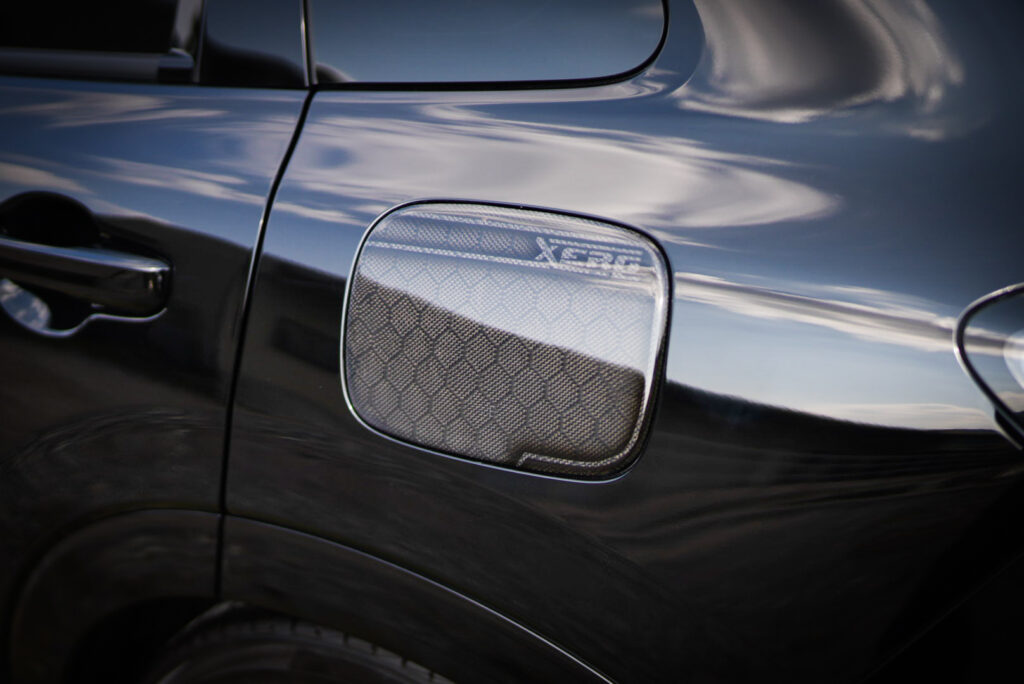 ホンダZR-VのRZ4とRZ5とRZ6に適合する給油口カスタムエアロパーツカバー(フューエルリッドカバー)の写真