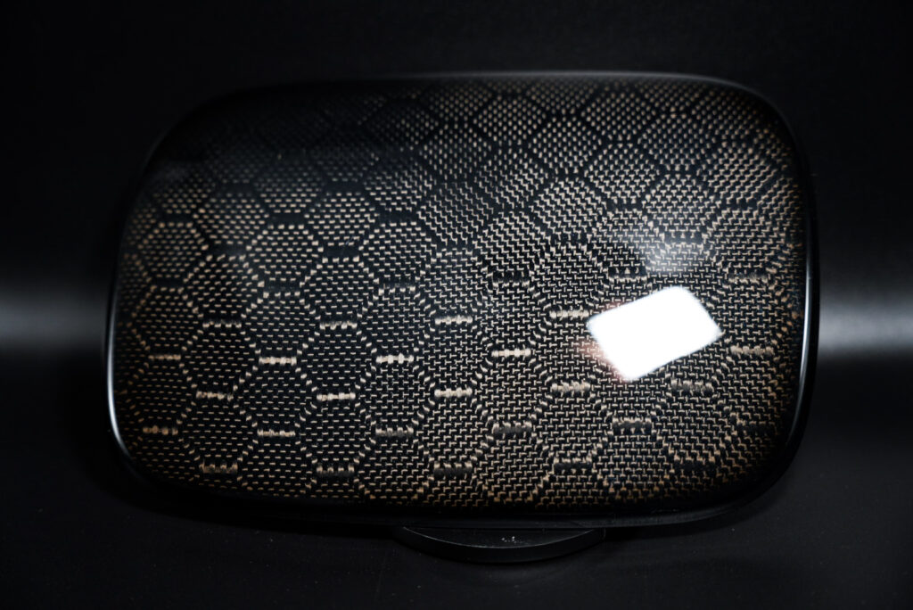 ZR-V用のカスタム給油口カバー(カーボン製エアロパーツ)の商品写真